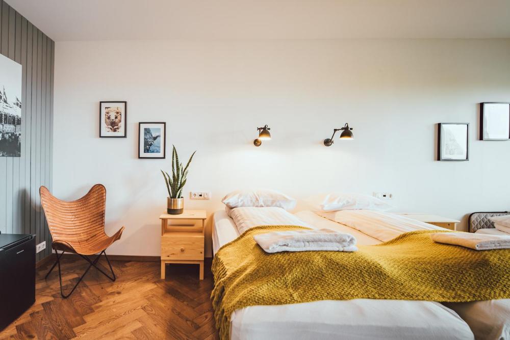 Ekra冰川泻湖(Ekra Glacier Lagoon)