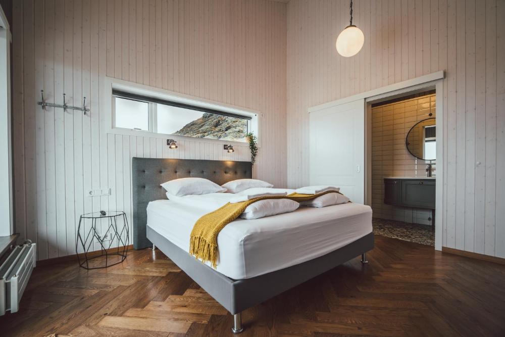 Ekra冰川泻湖(Ekra Glacier Lagoon)