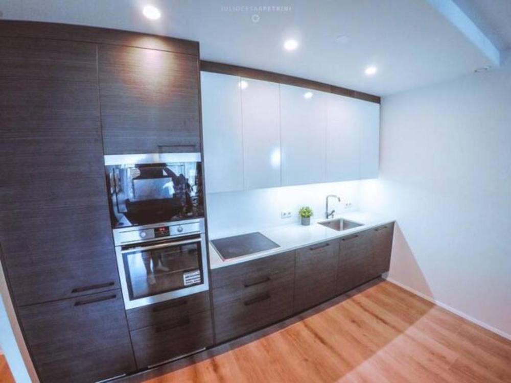 市中心豪华新公寓(83平方米)(Luxury New Apt in Downtown (83 sqm))