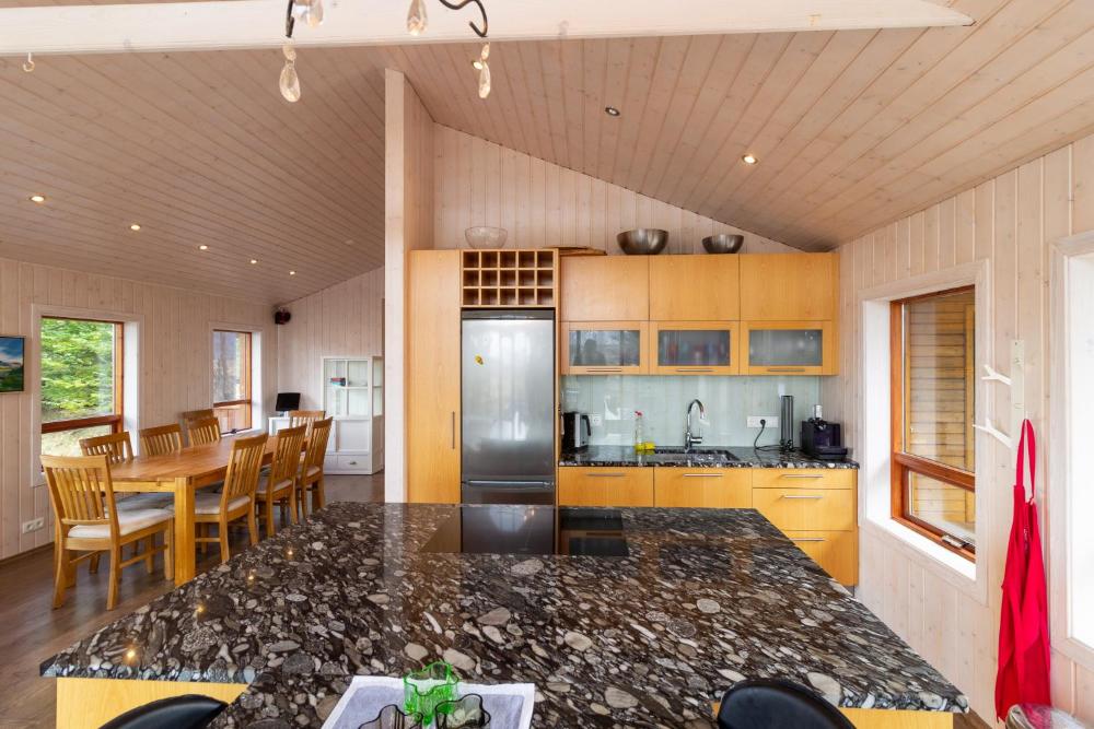 冰岛南部瑰丽河畔小屋（Gorgeous Riverside Lodge）