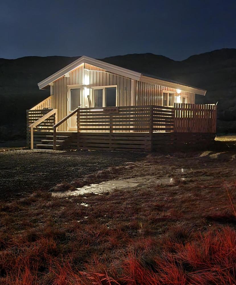 Hvammur 3 Hrakhólar带私人温泉浴缸