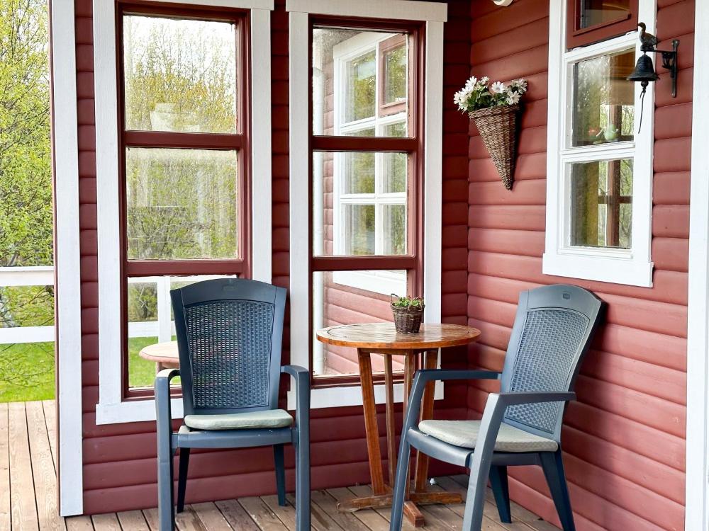 Red Riding Hood Cabin Kultaisella kierroksella Kerid-järven vieressä