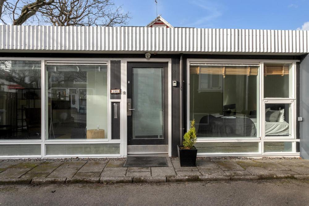 Baron Downtown Apartments（バロン・ダウンタウン・アパートメンツ）