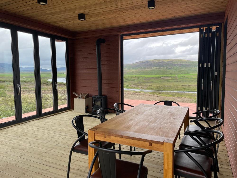 现代别墅（Modern Villa）- 黄金圈（Golden Circle）- 古佛斯瀑布（Gullfoss）、盖歇尔间歇泉（Geysir）和辛格韦德利国家公园（Þingvellir）