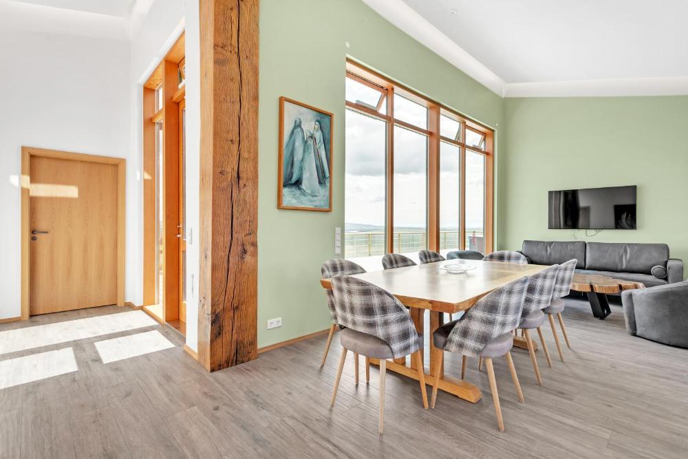 4bed 4bath Sauna & Hot tub