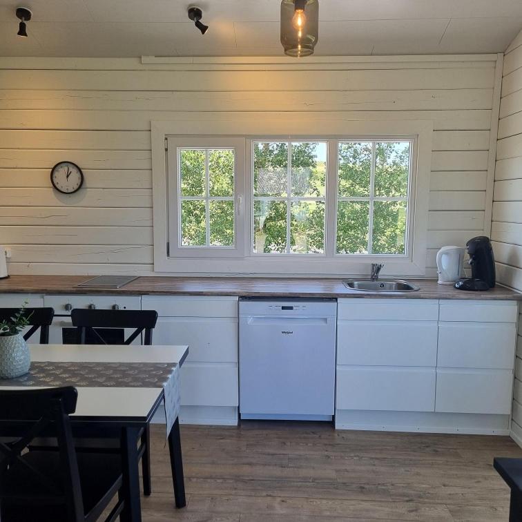 Viihtyisä mökki maaseudulla