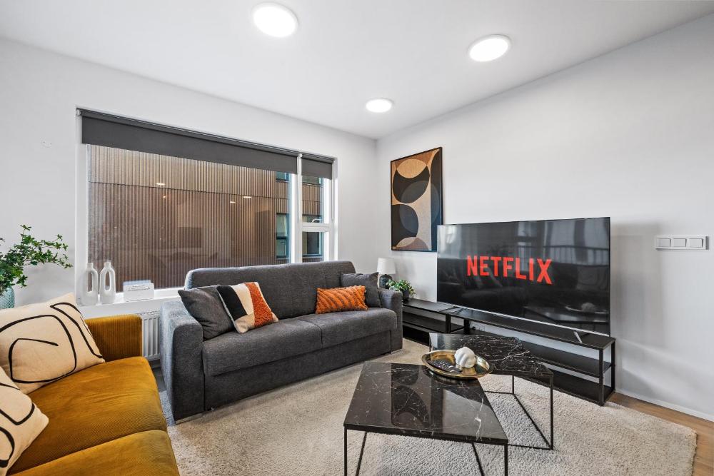 Nouvel appartement près du centre commercial Smáralind avec parking privé