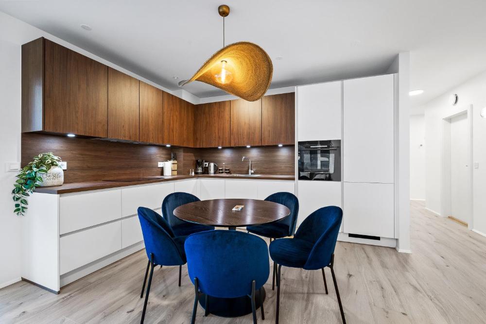 奢华舒享·咫尺斯马拉林德购物中心（Unwind in Luxury Steps From Smaralind Mall）