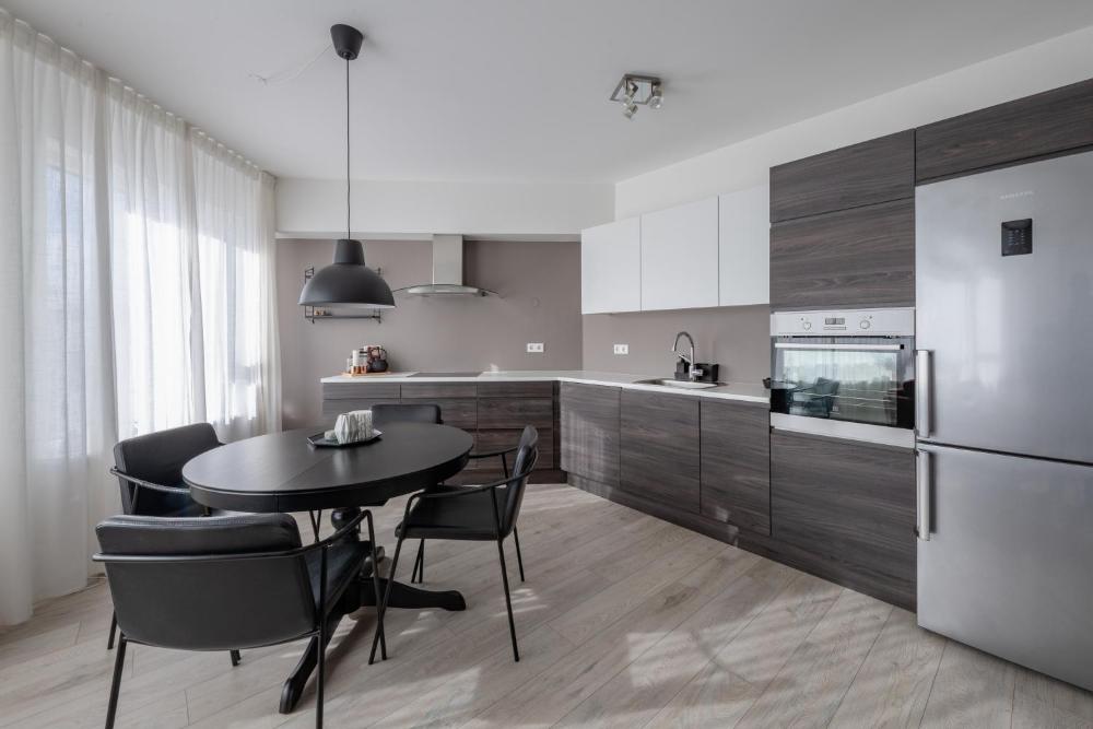 温馨现代一居室公寓，免费停车（Lovely Modern 1-Bedroom Apartment）