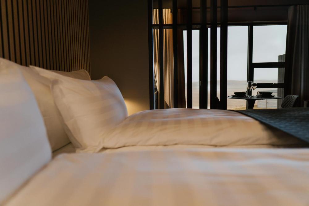 블랙 비치 스위트 | Black Beach Suites