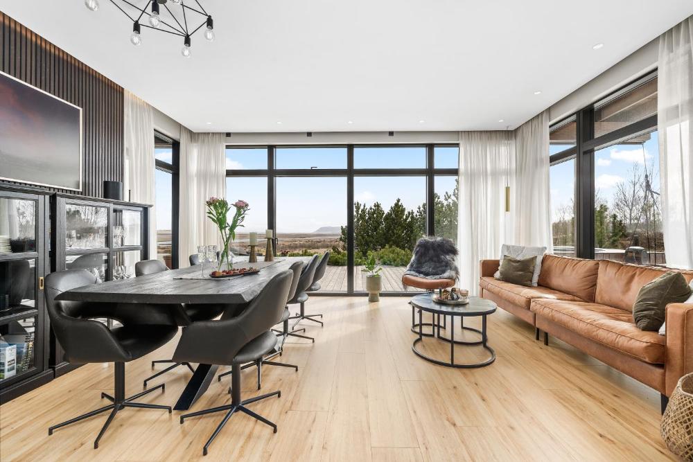 宽敞四卧温泉度假屋(Spacious 4BR Summerhouse With Hot Tub)