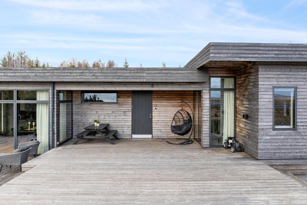 宽敞四卧温泉度假屋(Spacious 4BR Summerhouse With Hot Tub)