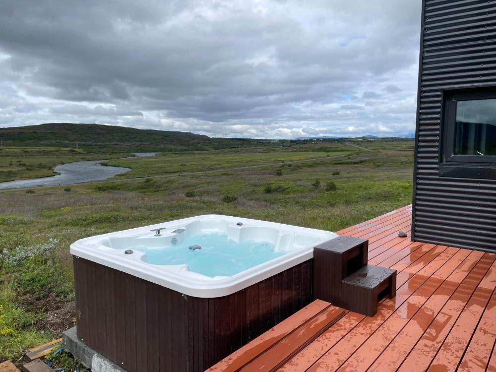 现代别墅（Modern Villa）- 黄金圈（Golden Circle）- 古佛斯瀑布（Gullfoss）、盖歇尔间歇泉（Geysir）和辛格韦德利国家公园（Þingvellir）