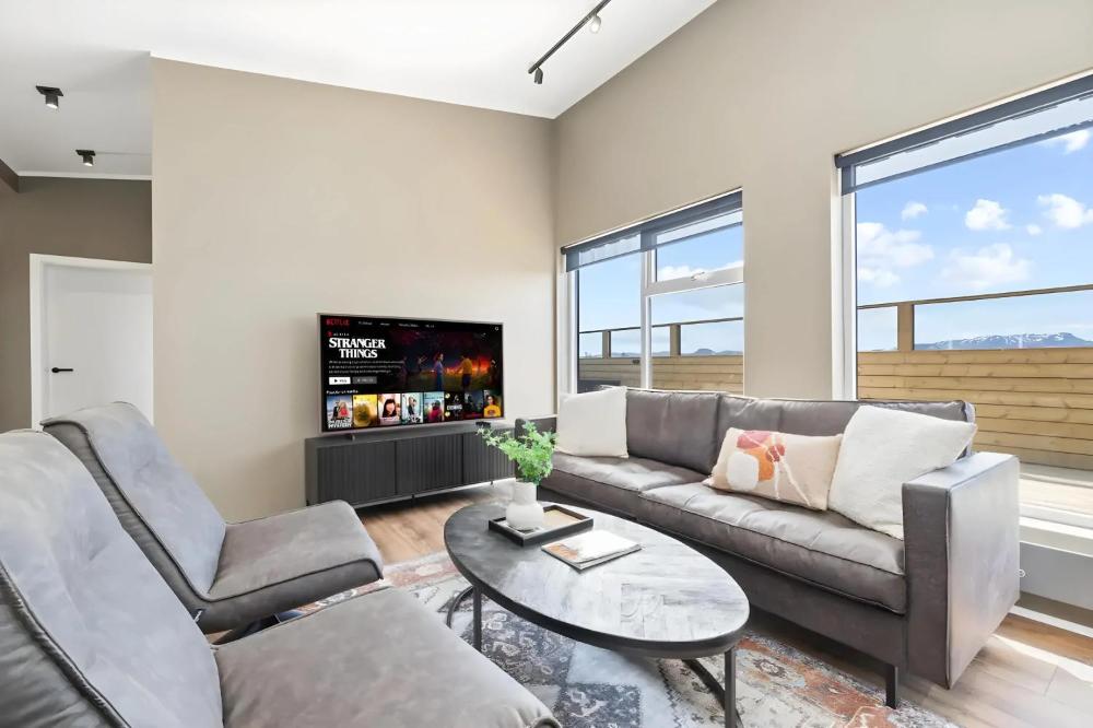 Thingvallavatn温泉浴缸和桑拿2024新建小屋(Thingvallavatn Hot Tub Sauna 2024 Built Cabin)