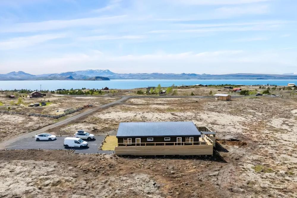 Thingvallavatn温泉浴缸和桑拿2024新建小屋(Thingvallavatn Hot Tub Sauna 2024 Built Cabin)