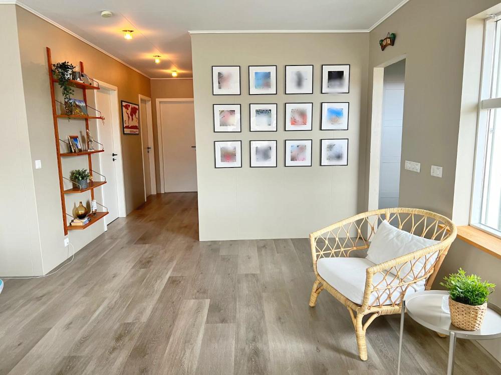 带热水浴缸的度假屋（House with a Hot Tub）