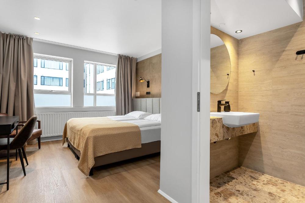22 Hill Hotel