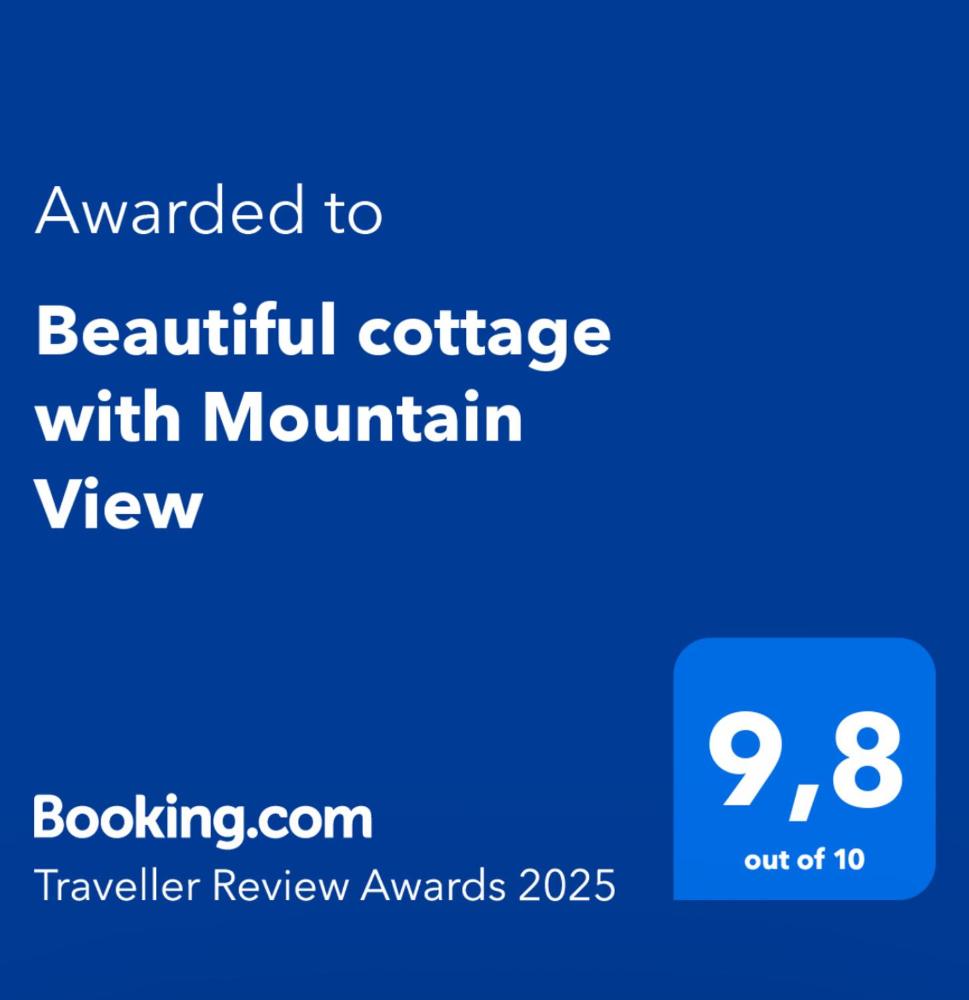 美丽山景小屋（Beautiful Cottage with Mountain View）