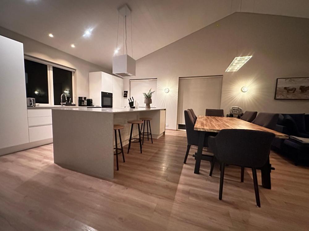 黄金圈奢华别墅(Luxury Villa in Golden Circle)带私人温泉浴缸