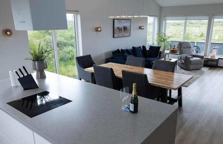 黄金圈奢华别墅(Luxury Villa in Golden Circle)带私人温泉浴缸