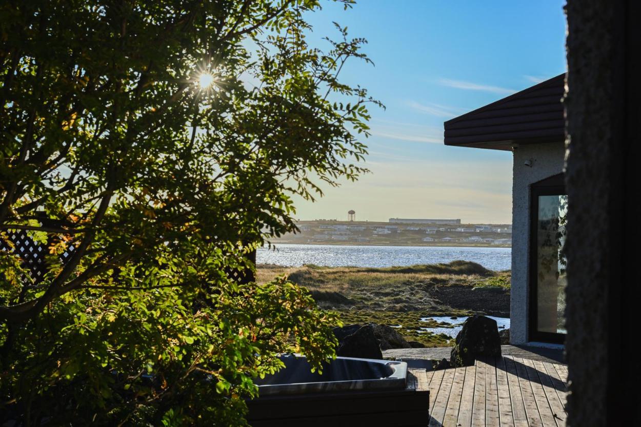 Álka – Koselig rom ved havet med privat boblebad