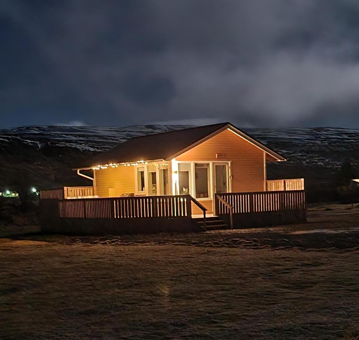 Hvammur 2 Bjarg с частной геотермальной купелью