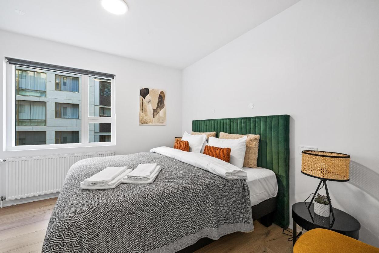 奢华舒享·咫尺斯马拉林德购物中心（Unwind in Luxury Steps From Smaralind Mall）