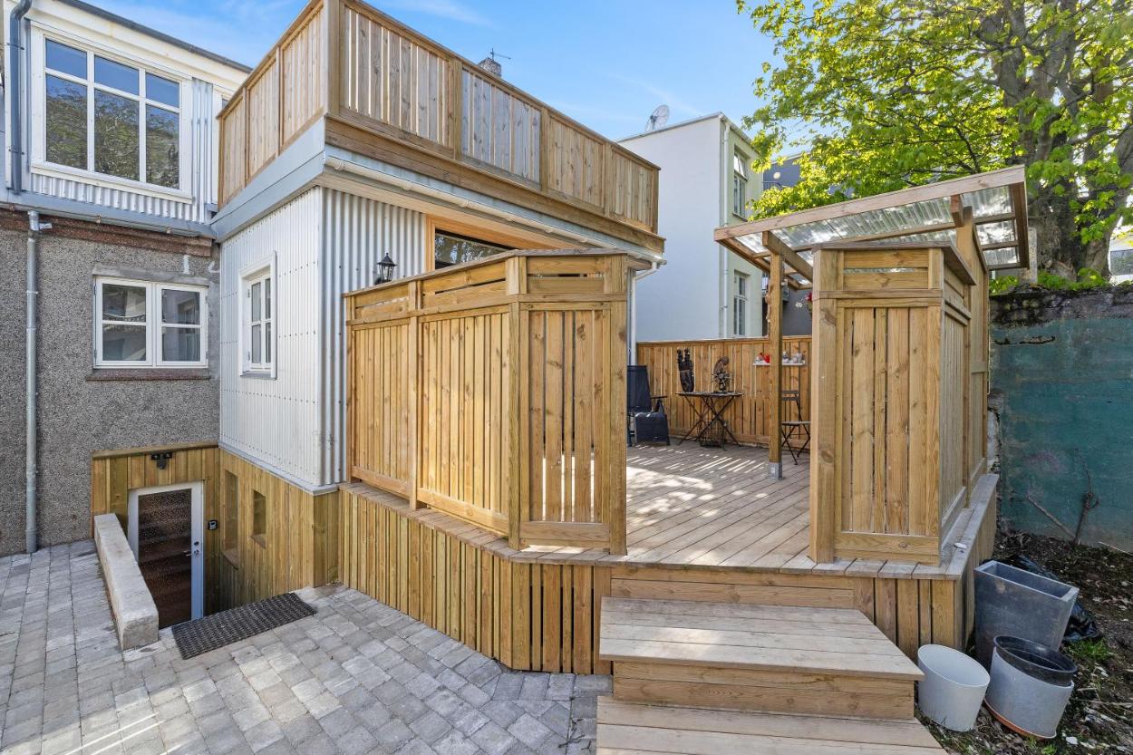 Suurikokoinen huoneisto – paras sijainti – iso patio