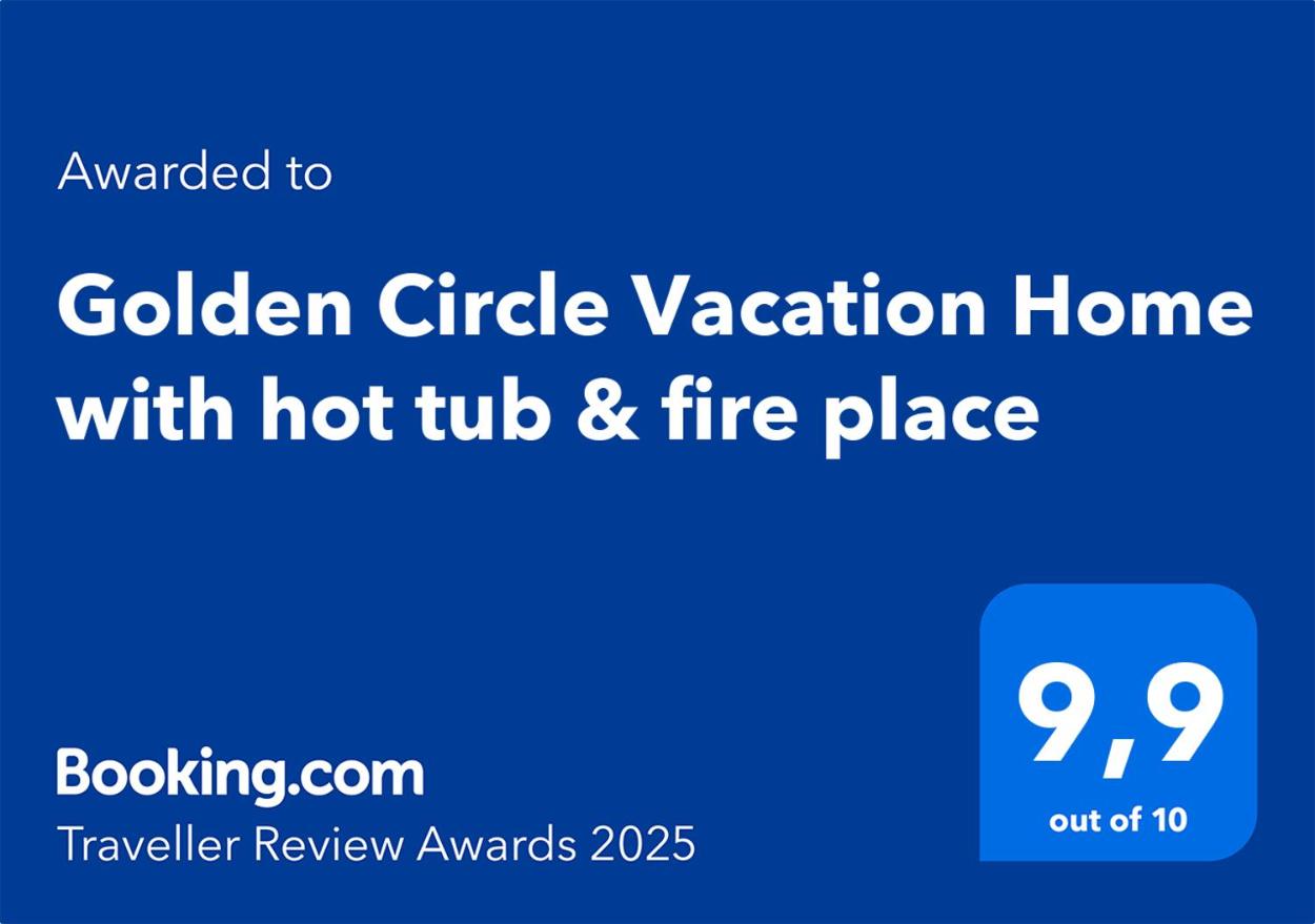 黄金圈度假屋（Golden Circle Vacation Home）配备温泉浴缸和壁炉
