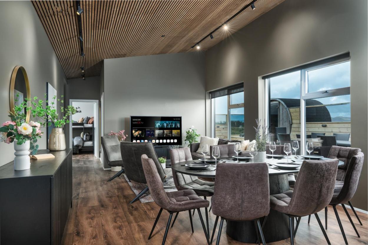 舒适木屋（Cozy Cabin with Hot Tub & Sauna）配私人热水浴池和桑拿——终极度假之选