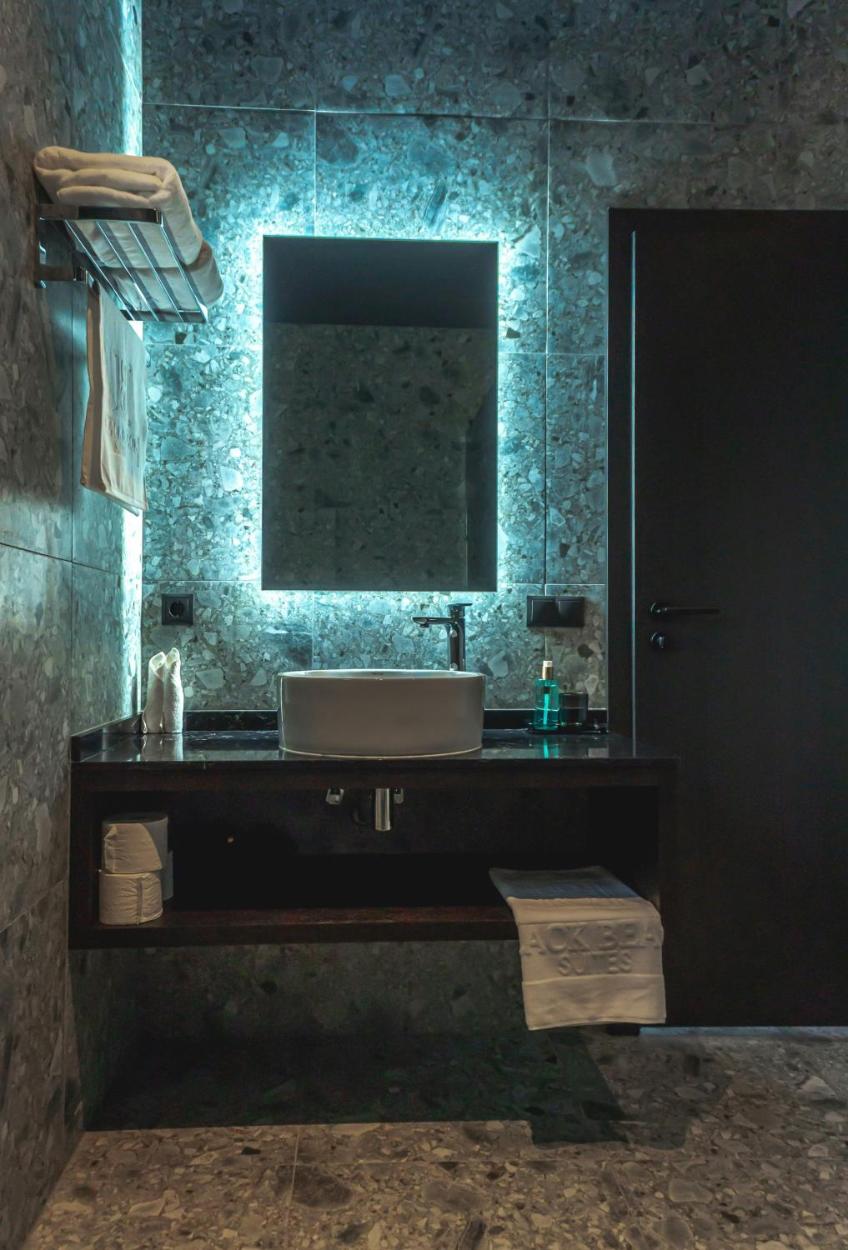 Black Beach Suites