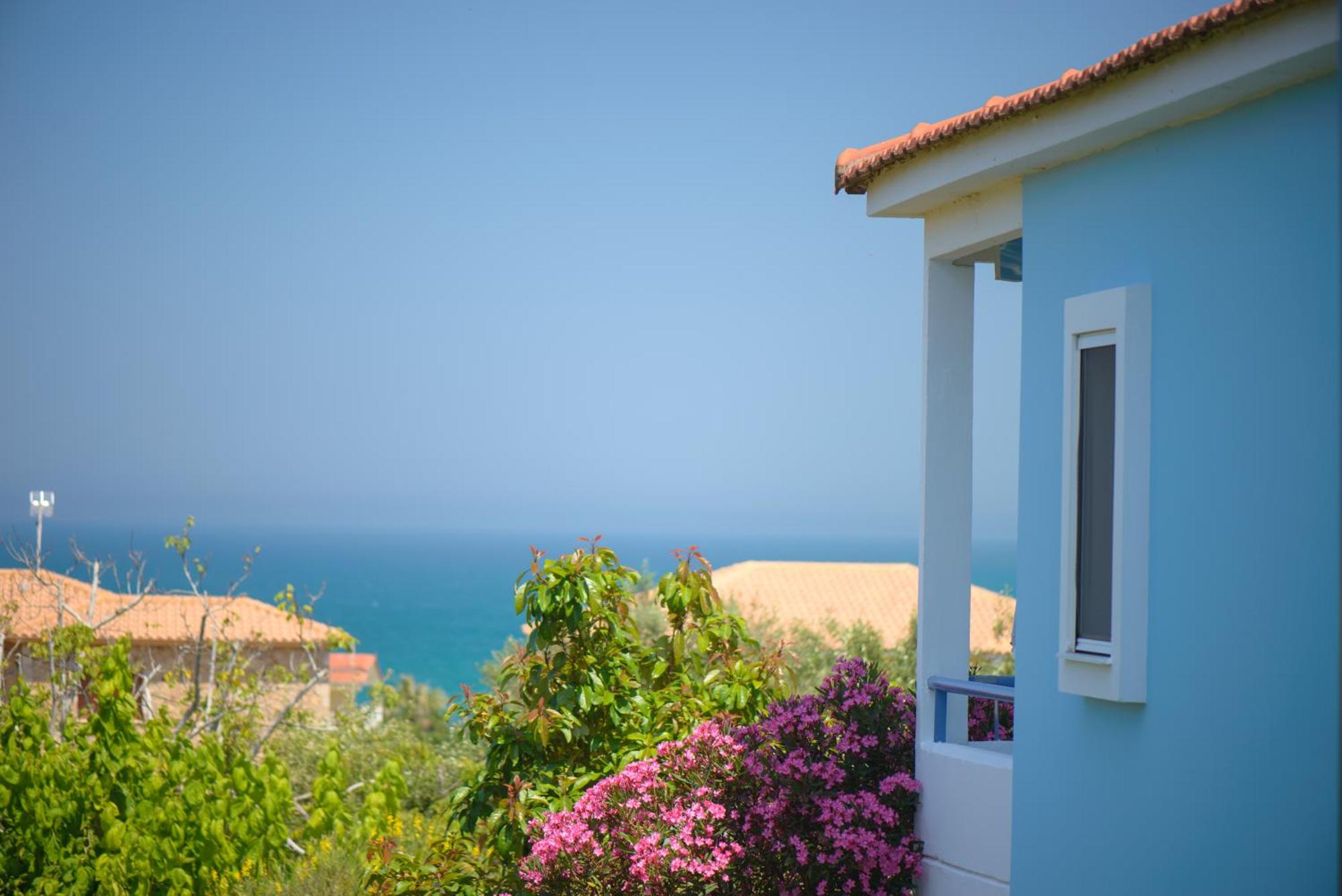 6. Dimitra Apartment Hotel