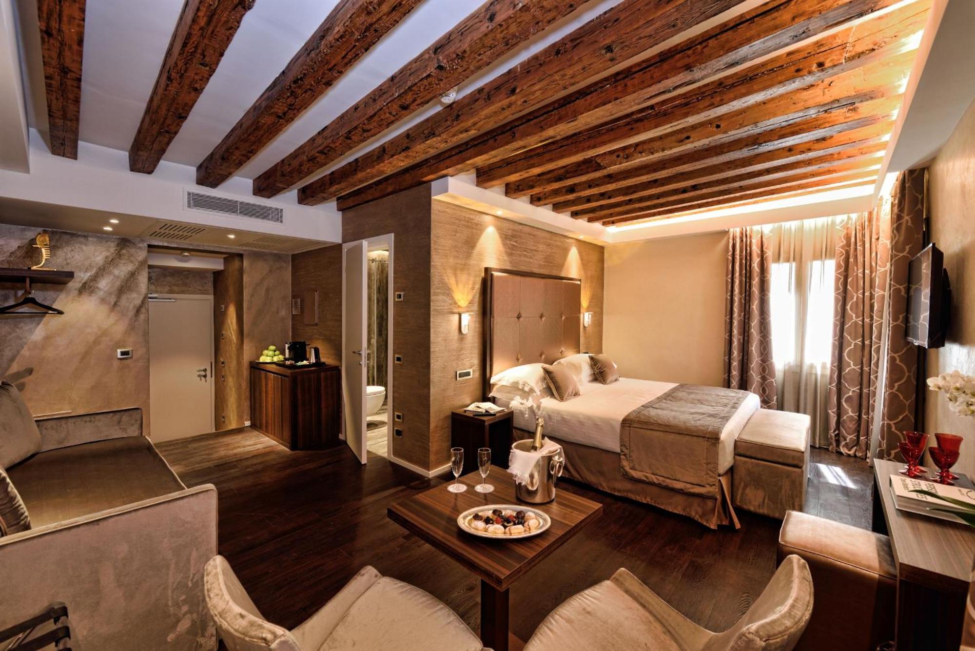 Top 10 Places To Stay in Venice