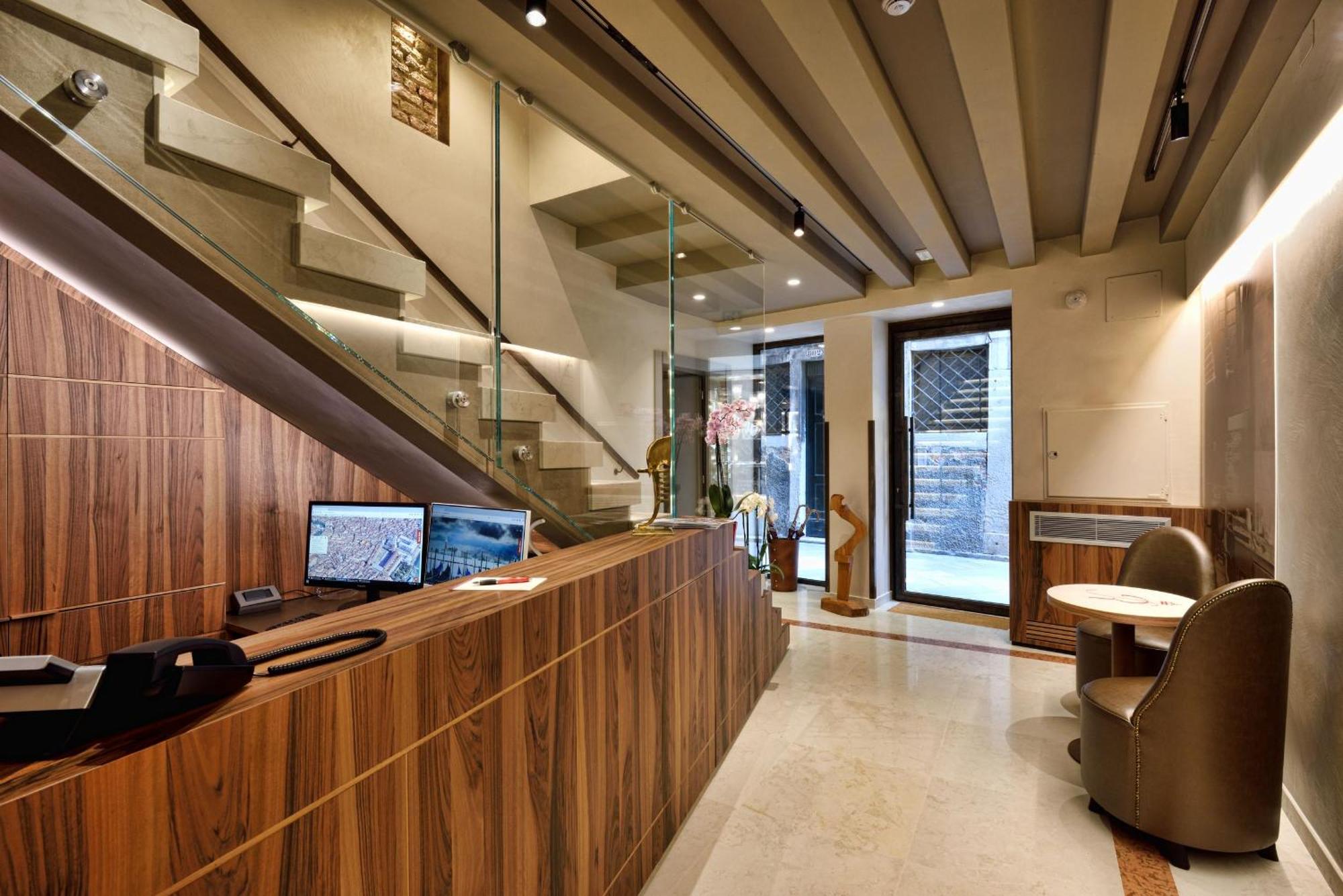 Top 10 Places To Stay in Venice