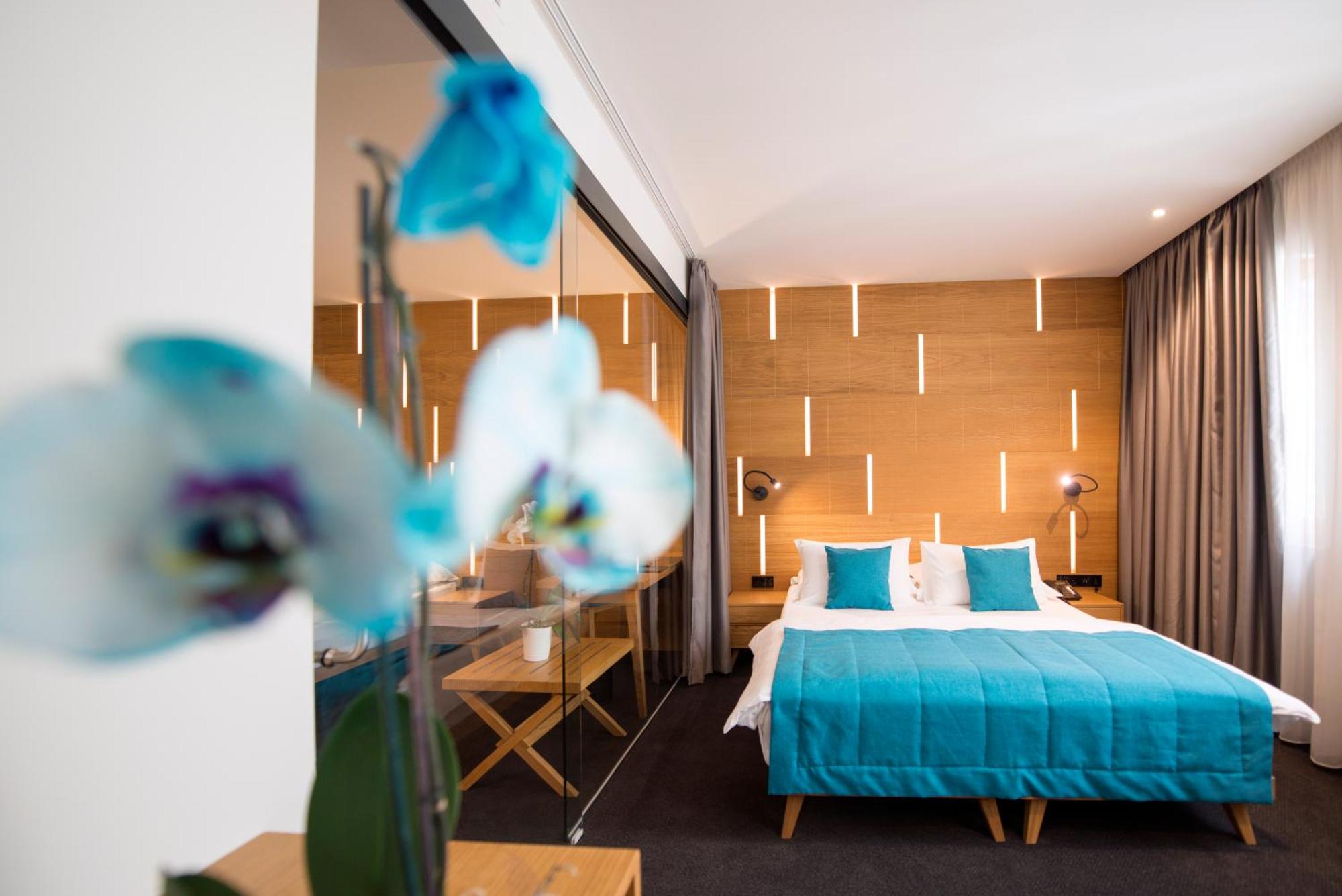 8. Hotel Sana
