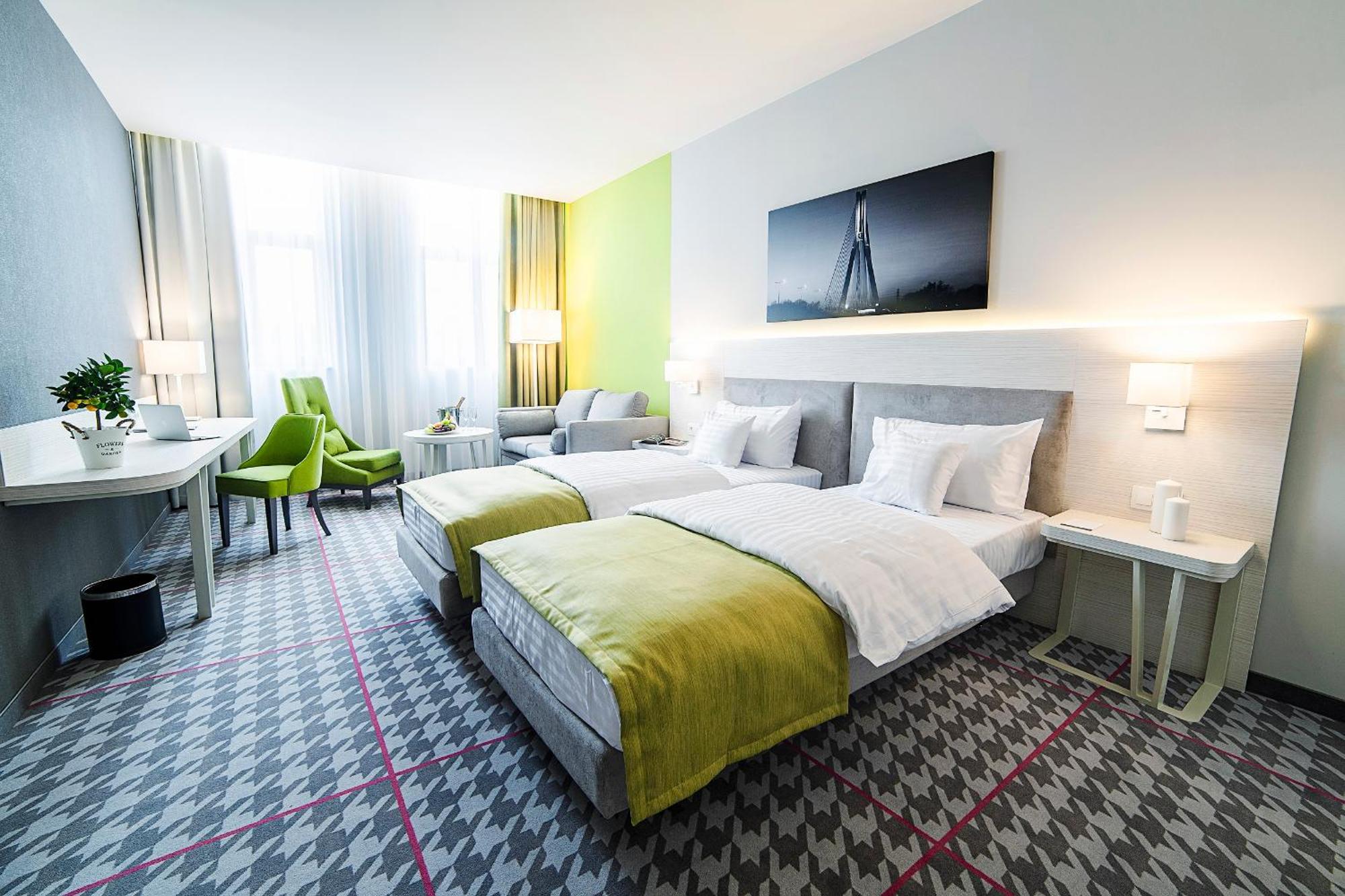 3. Hotel Metropolitan