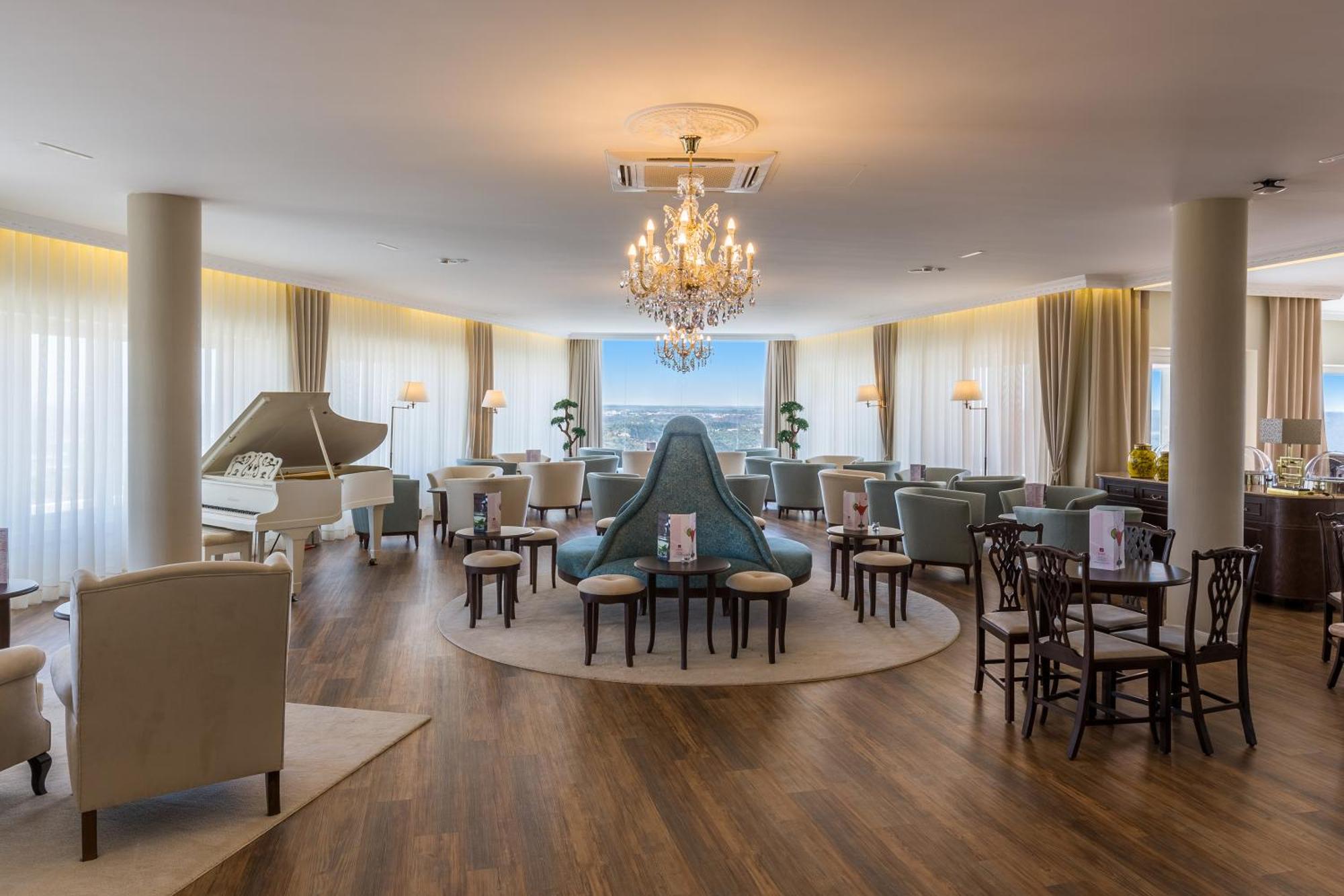 1. Luna Hotel Turismo