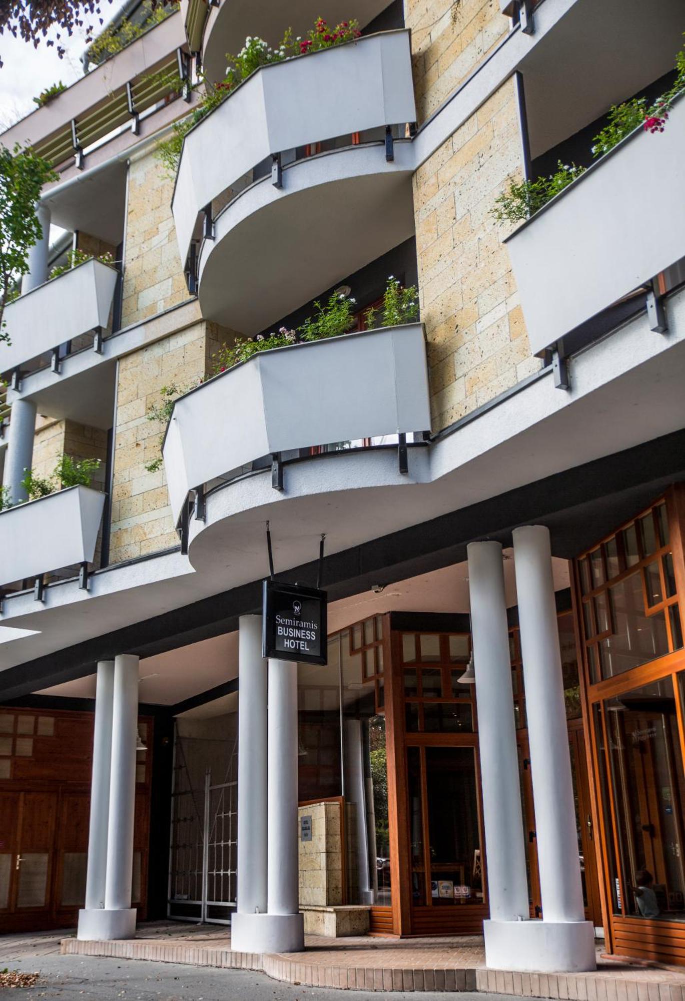 5. Business Hotel Semiramis