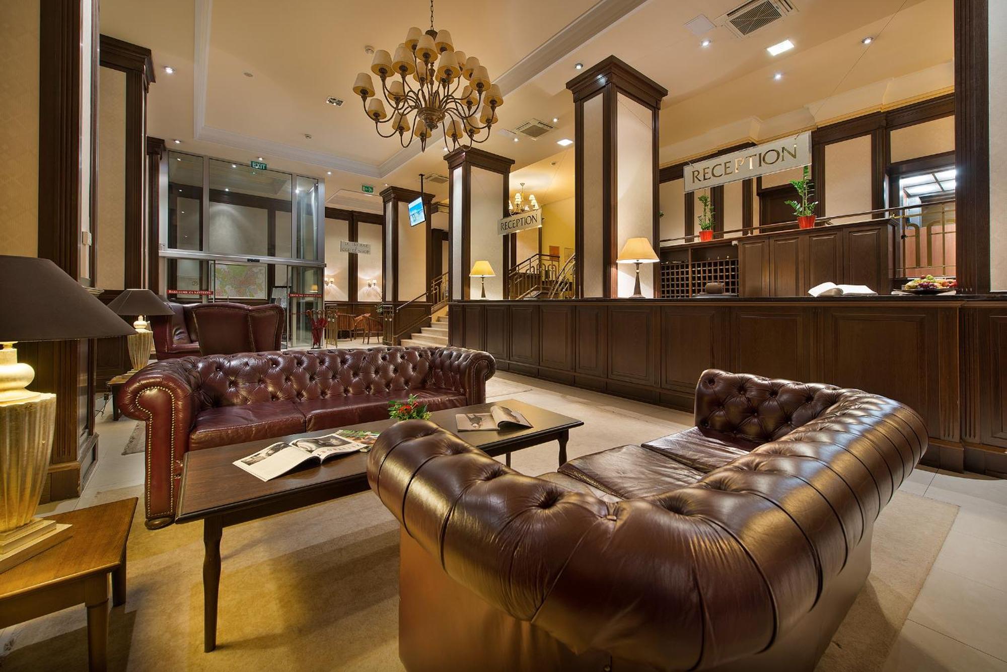 6. Apollo Hotel