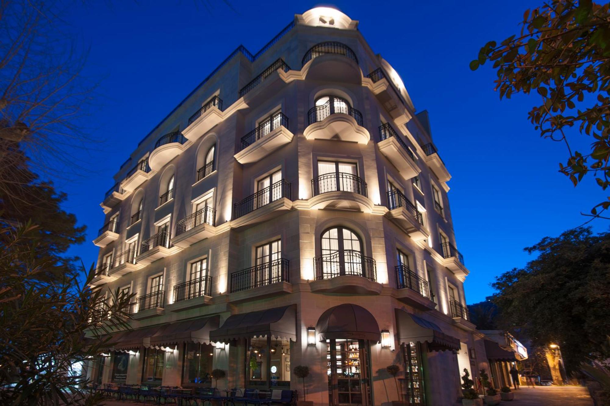 7. Hotel Majestic