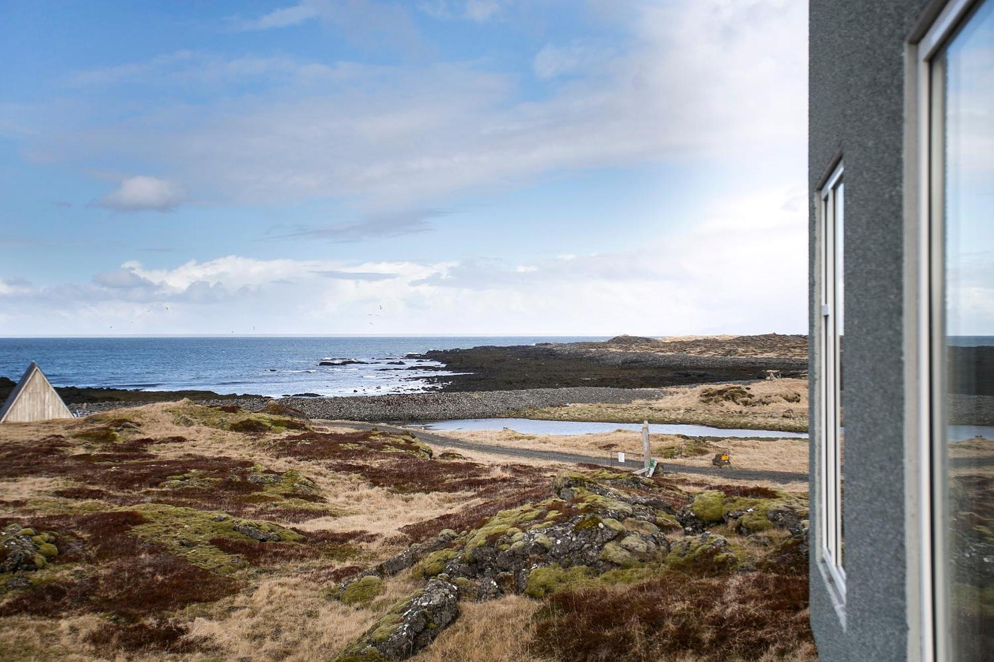 Hvassahraun Cabin by the Sea