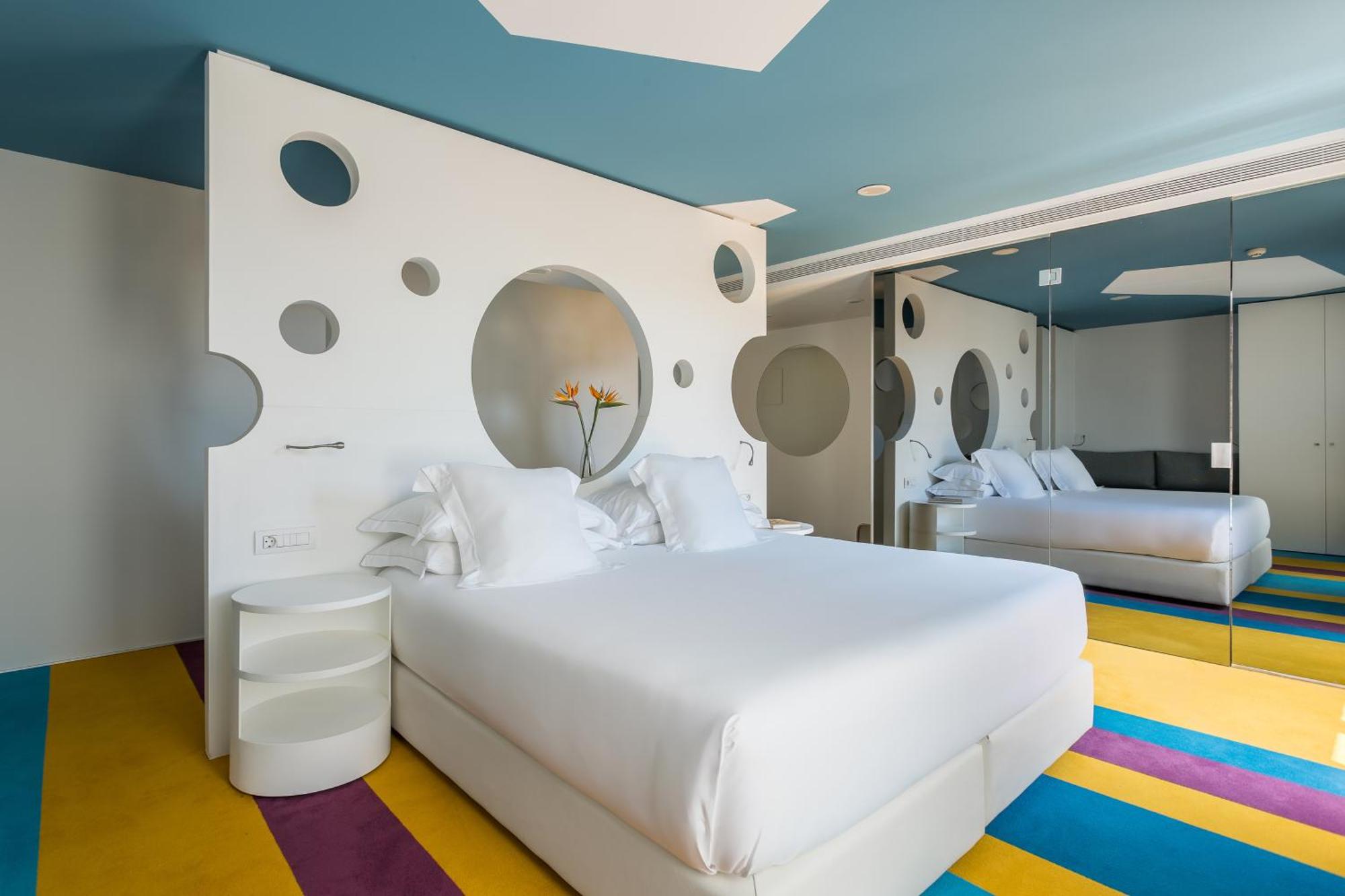 6. Room Mate Pau