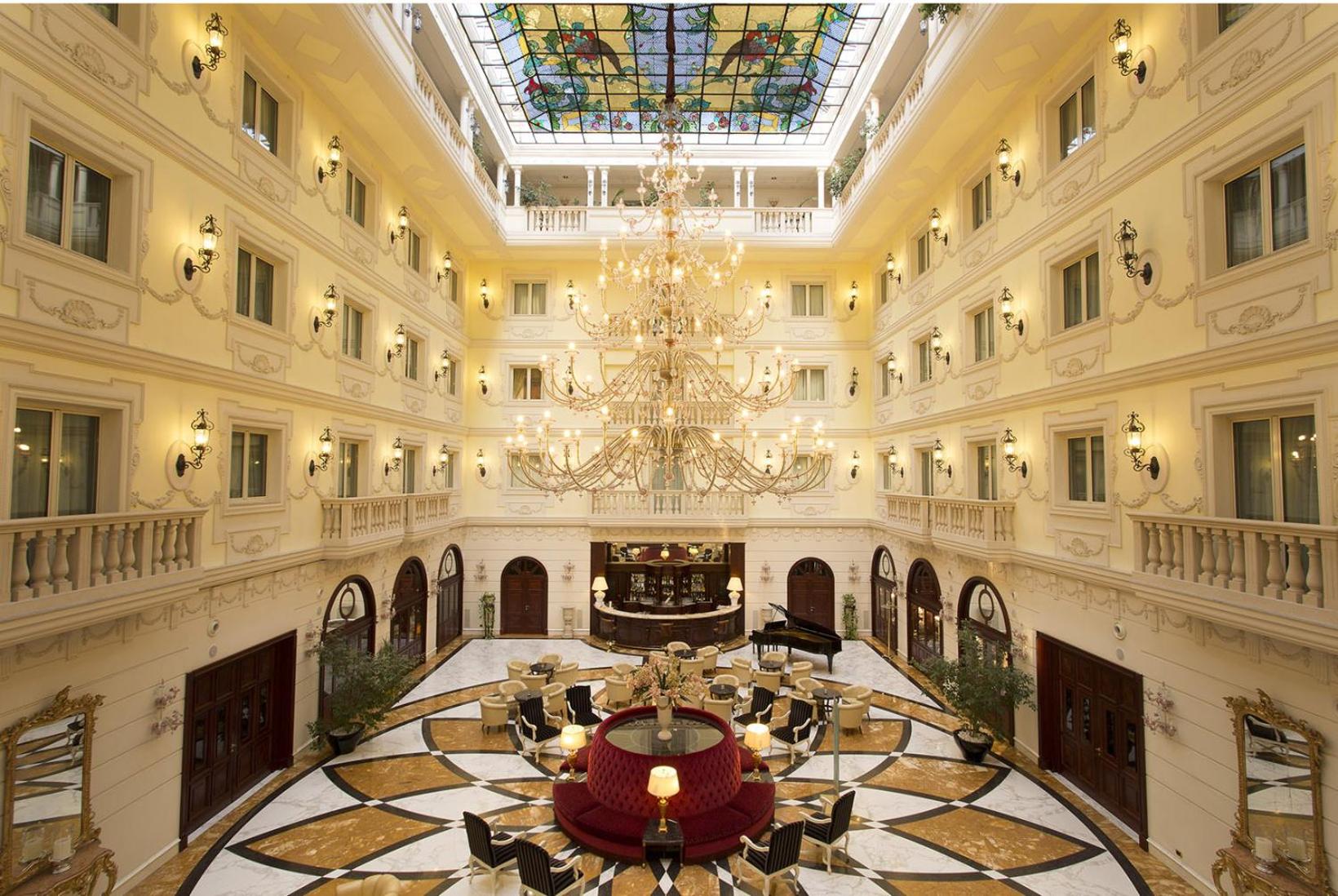 2. Grand Hotel Vanvitelli