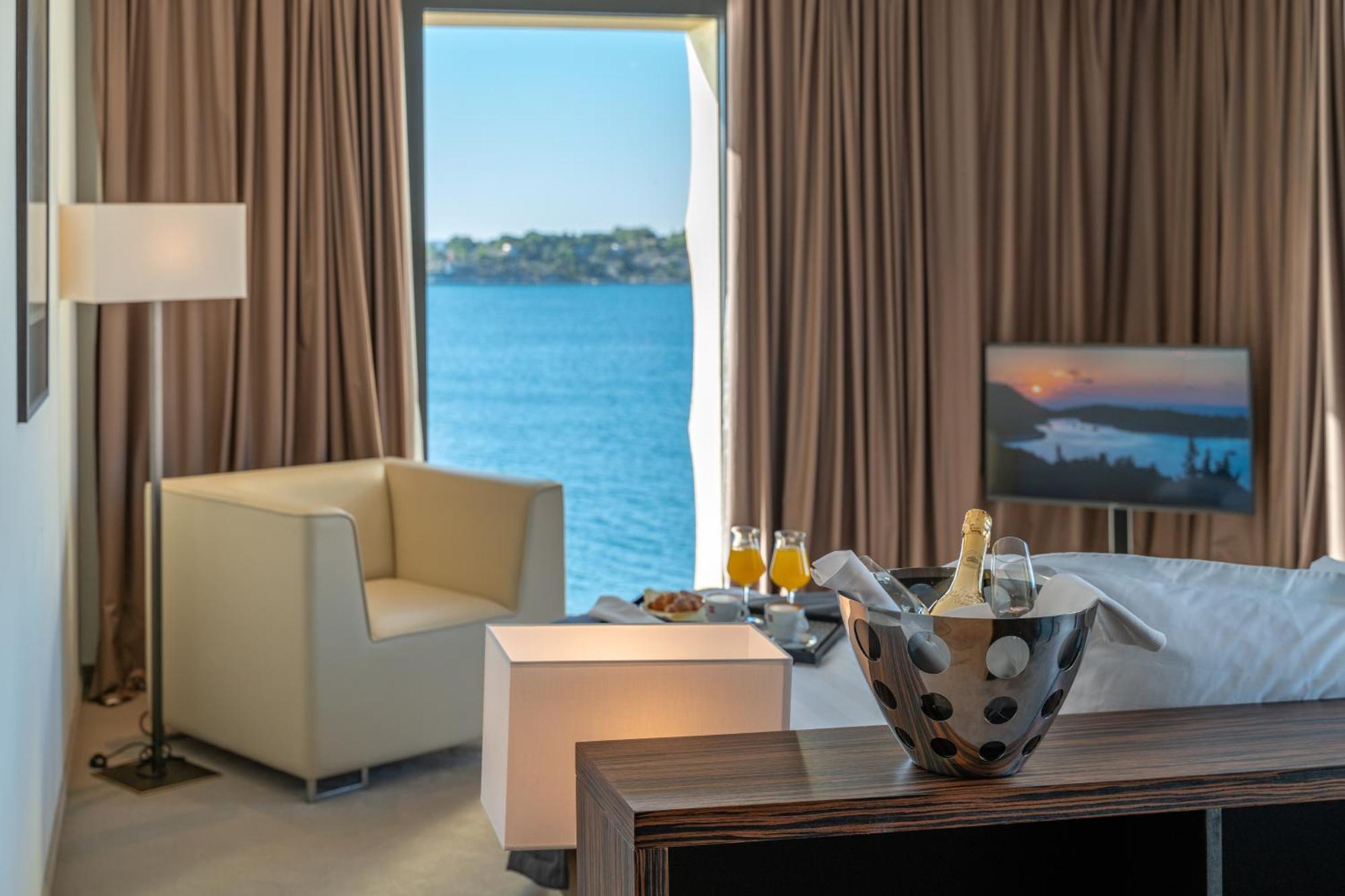 2. Bellevue Superior City Hotel