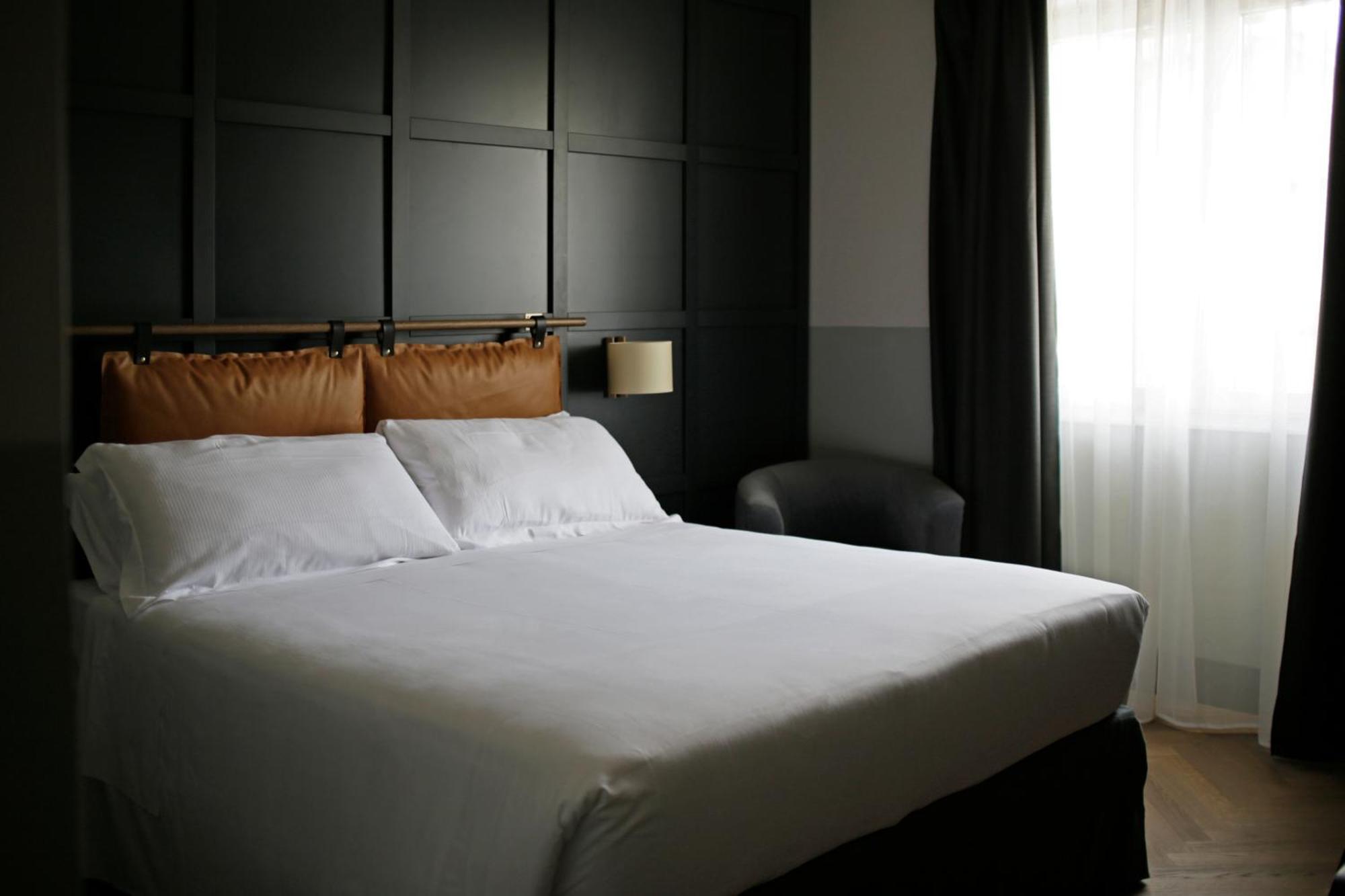 3. Club House Hotel
