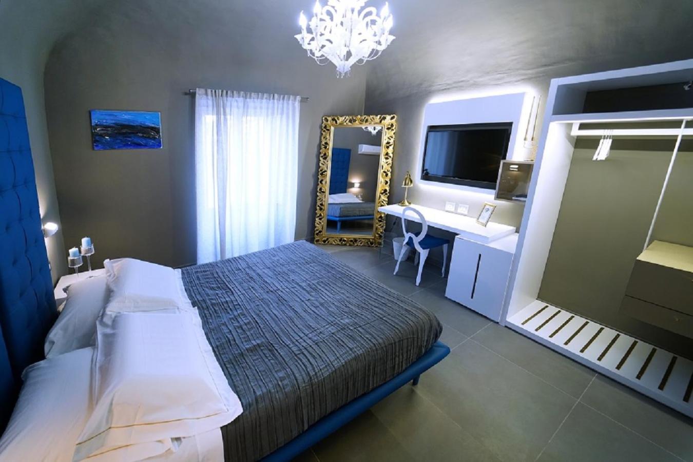 10. Etna Suite Rooms