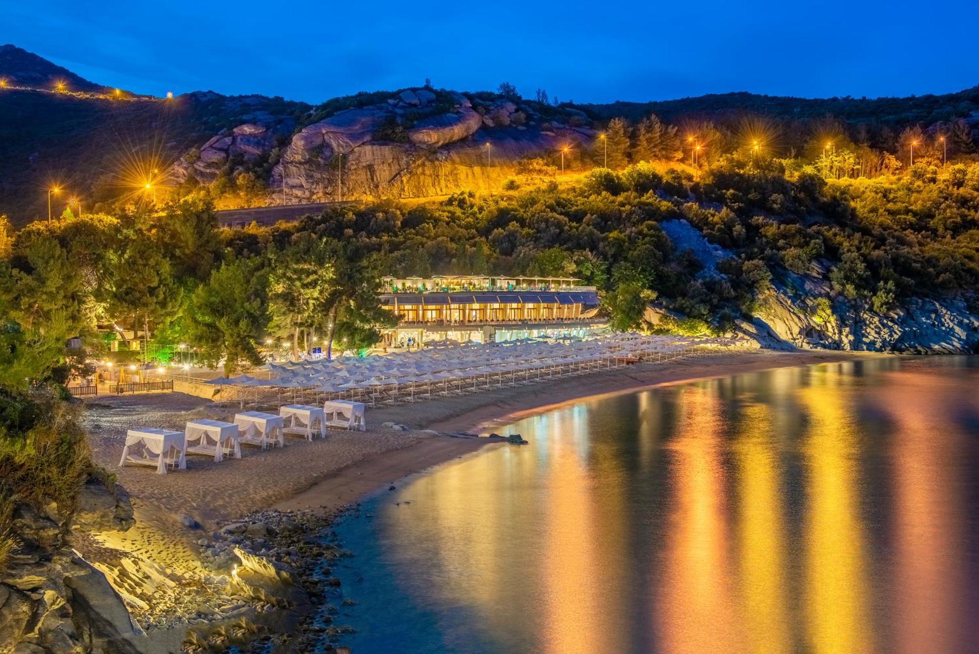 10. Tosca Beach Hotel