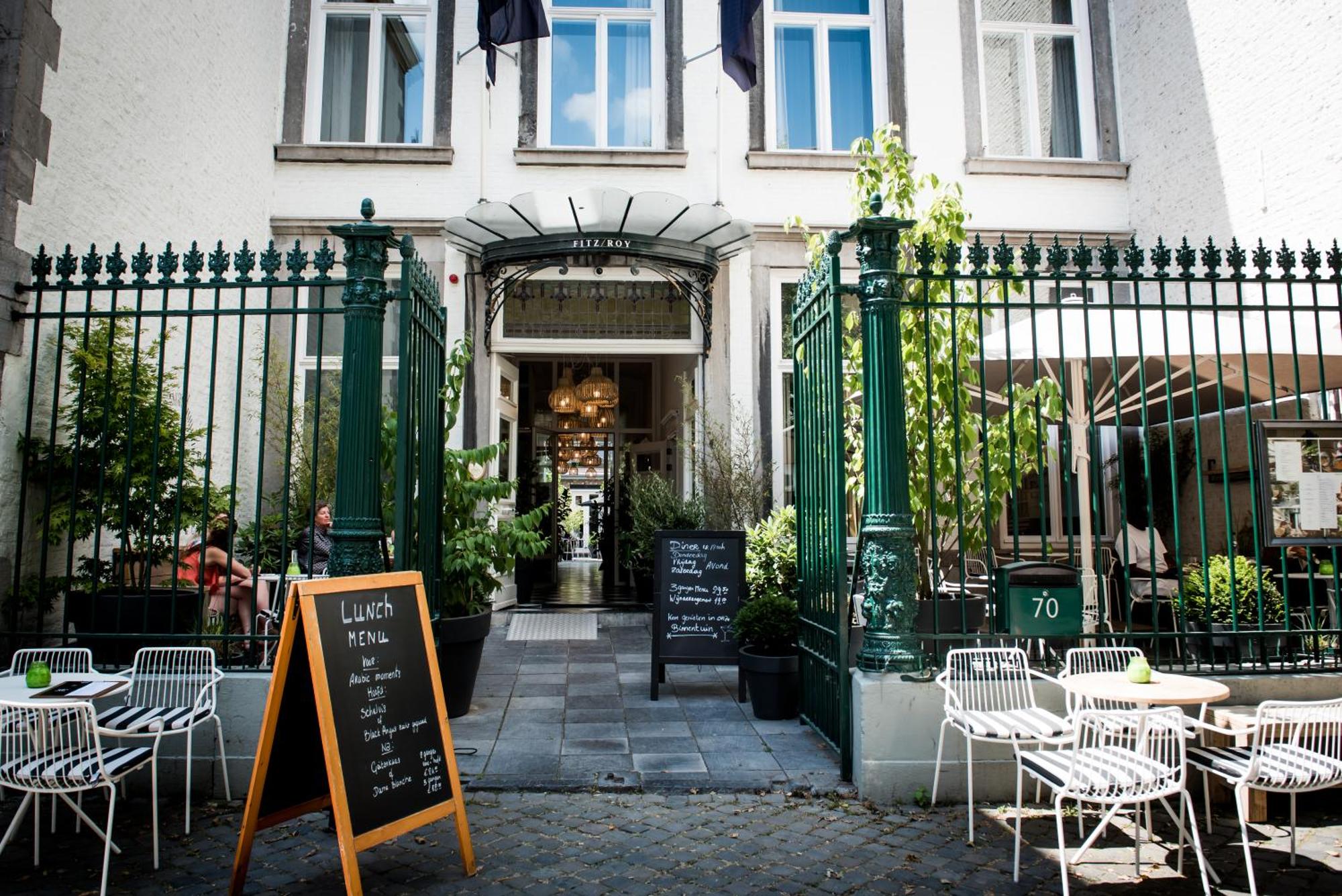 4. Fitz-Roy Urban Hotel Bar And Garden