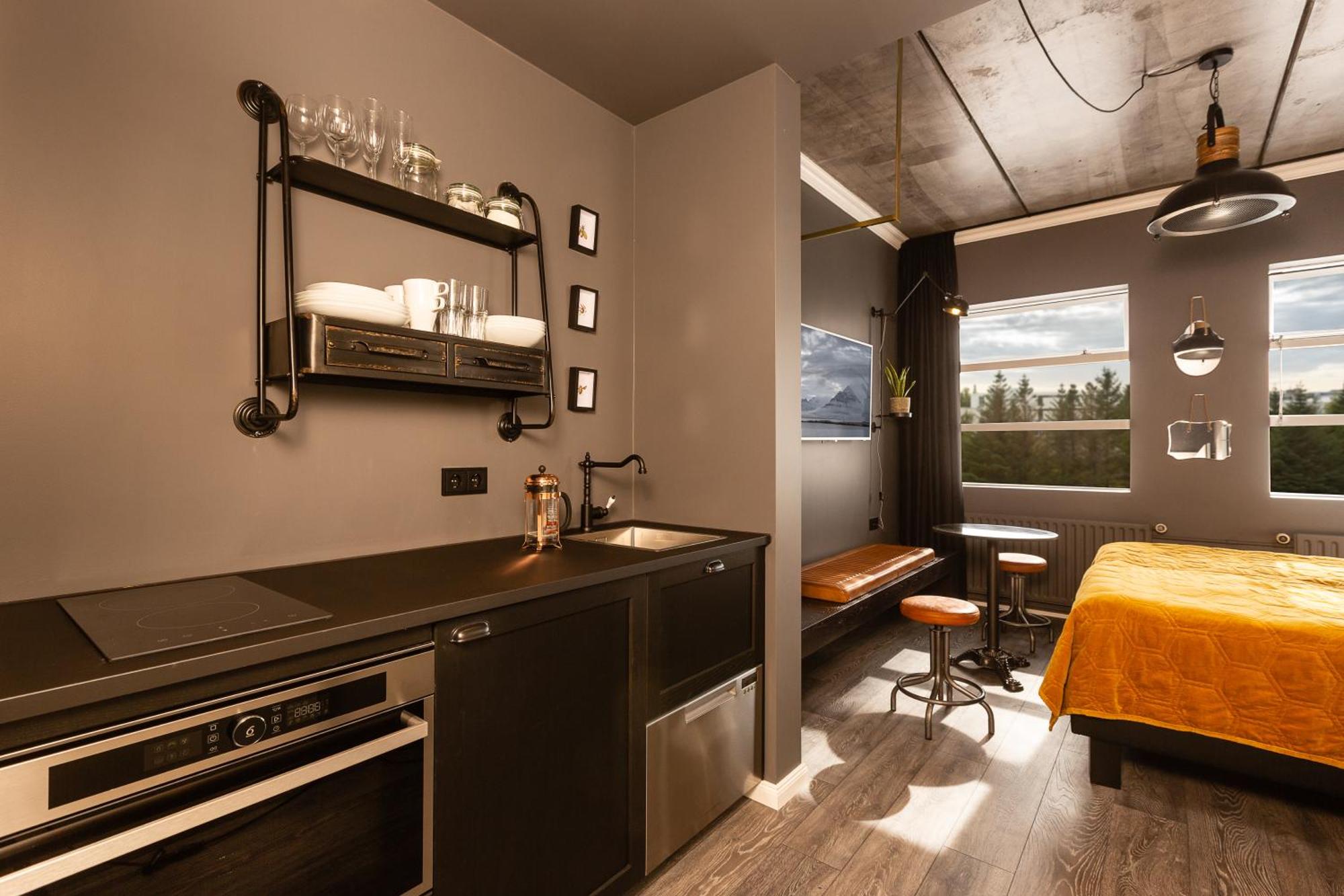 R13-A Townhouse Hotel
