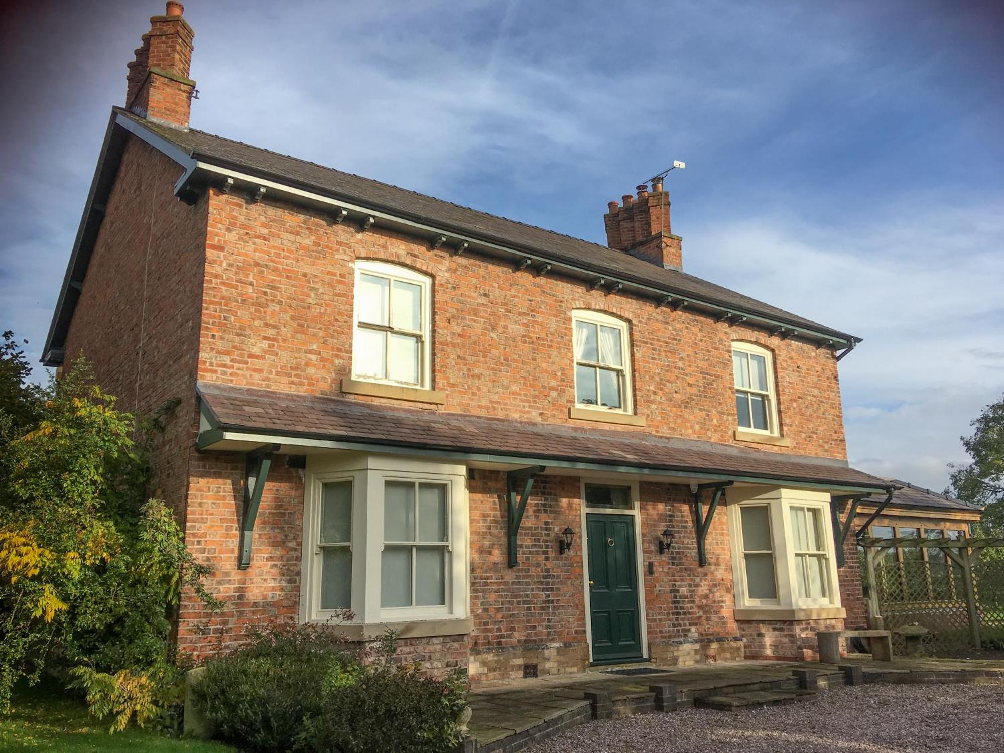 7. Spacious 3bed semi/Gamesroom/Drive/10mins to City